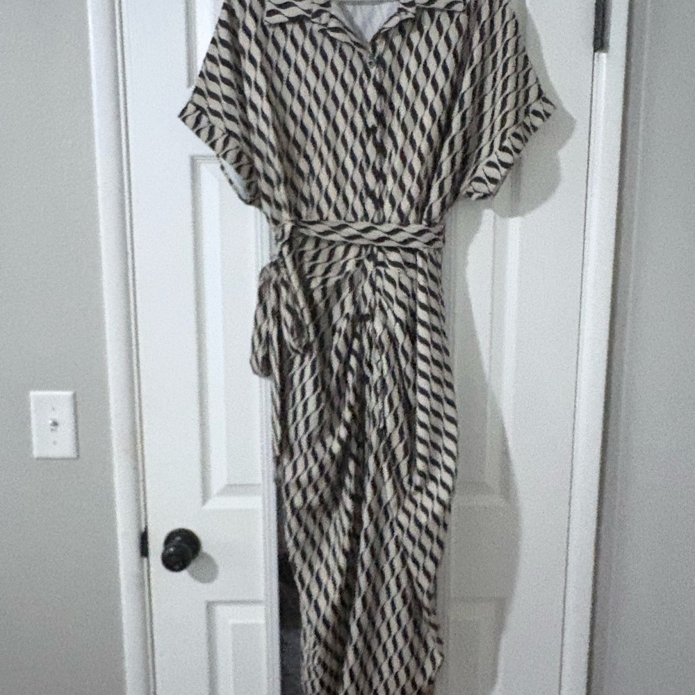 Stylish Black and Cream Geometric Dress